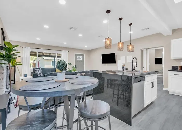 Midtown Cozy Getaway
