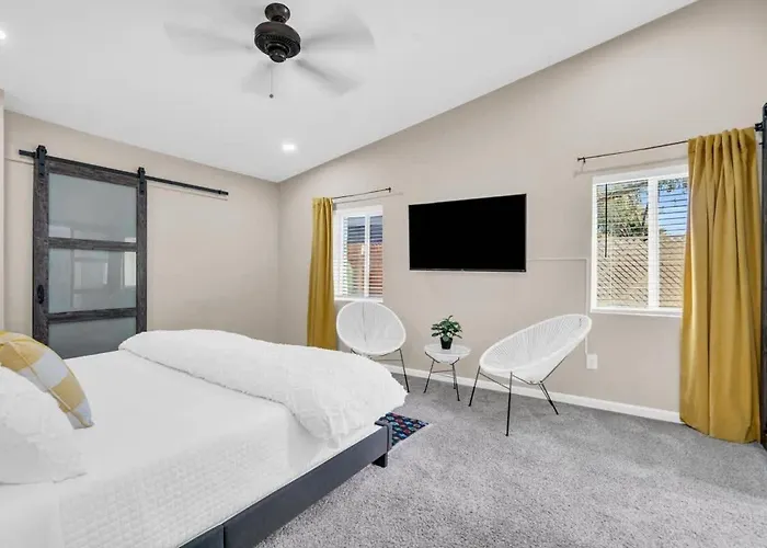 Midtown Cozy Getaway